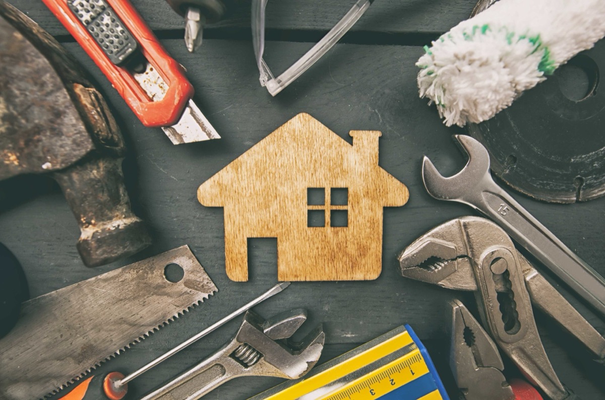 Technische Verwaltung: Werkzeug rund um ein Holzhaus – Instandhaltung und Handwerkerkoordination